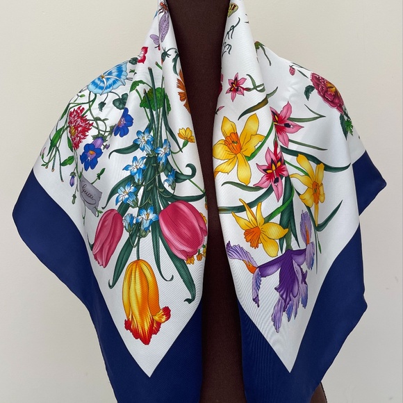 New Gucci Scarf Iconic Floral 1 Print Multicolor Blue Silk Wrap Gucci Gift Box - Picture 5 of 16